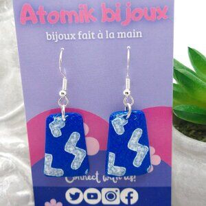 Handmade blue color polymer clay earrings. Boucles d'oreilles fait à la main